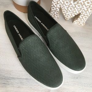 under armour flat shoes